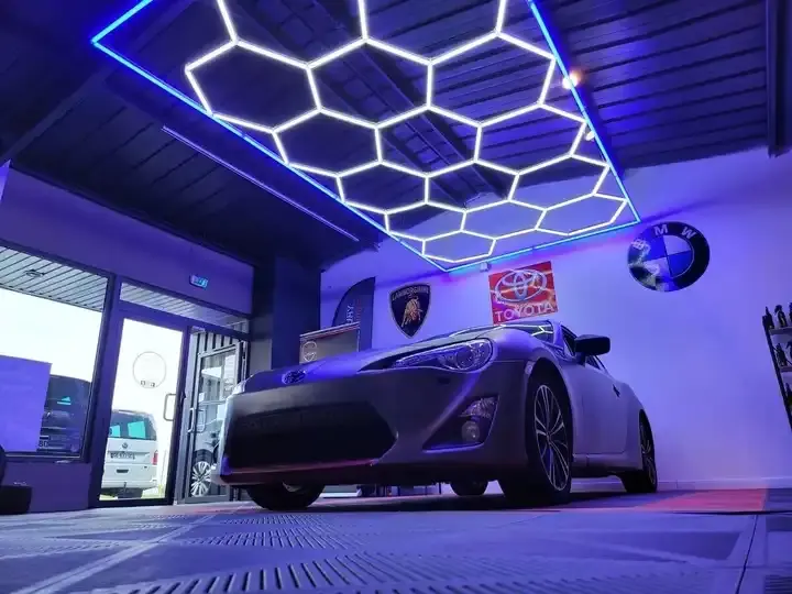 15 hexagon lights with blue border garage 