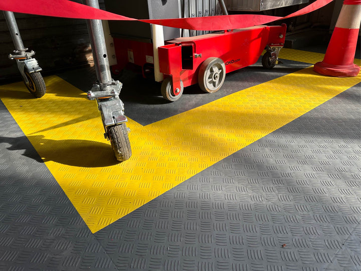 Steel Grid Garage Floor Tiles – Graphite Grey with yellow